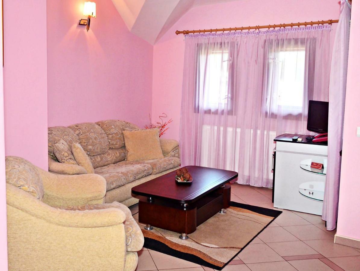 Family Hotel Maraya Arbanasi Bagian luar foto