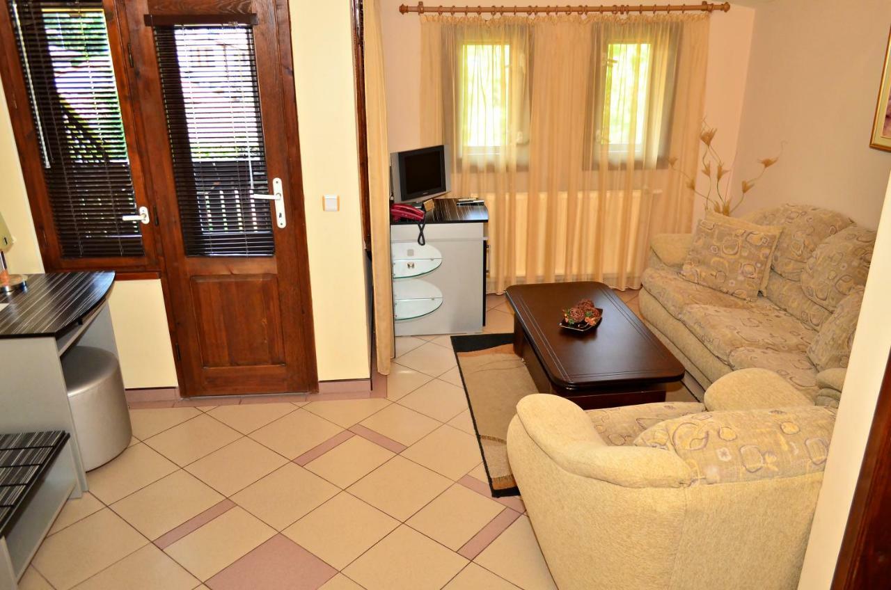Family Hotel Maraya Arbanasi Bagian luar foto