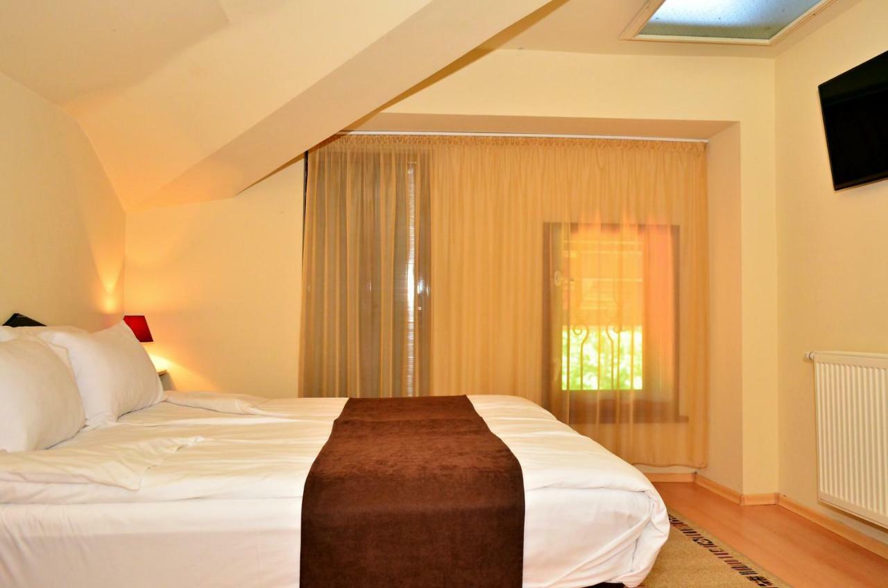 Family Hotel Maraya Arbanasi Bagian luar foto
